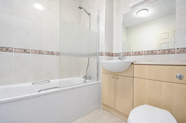 Flat 15, Maytree Gardens 35-39 South Ealing Road, London W5 4QT