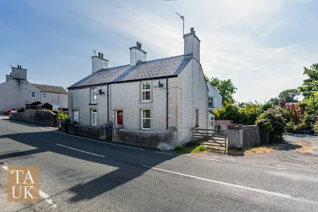 2 Glandwr, Anglesey LL68 0RA