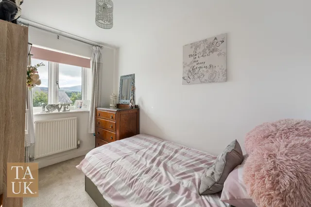 135 Gwel Y Llan, Caernarfon LL55 2SQ