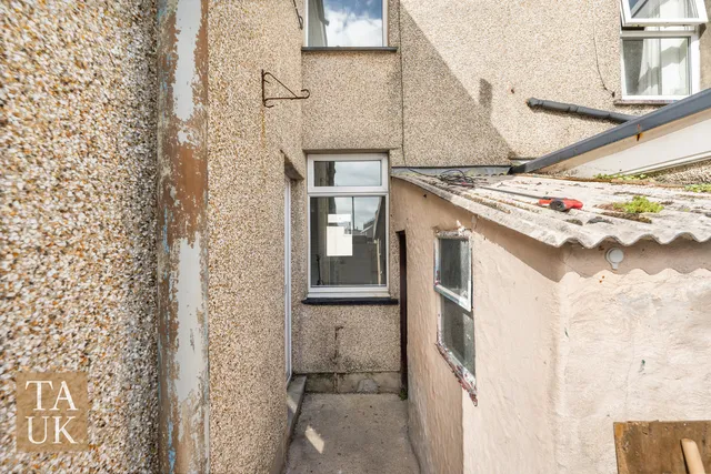 9 Station Street, Holyhead LL65 2AF