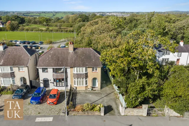 174 Penrhos Road, Bangor LL57 2LX
