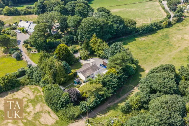 Y Celyn Marianglas, Anglesey LL73 8PW