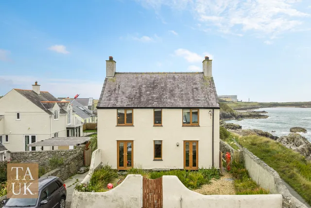 Beacon Cottage Cemaes Bay, Anglesey LL67 0HD