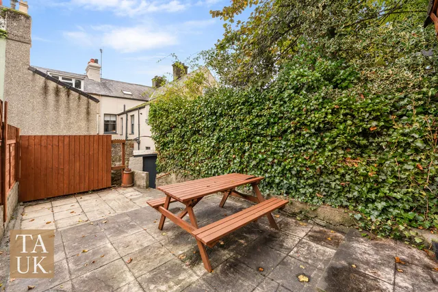 2 Plas Coch Terrace, Beaumaris LL58 8AD