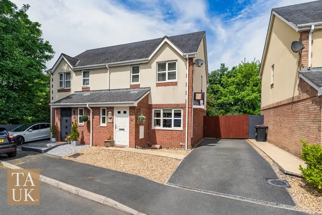 19 Maes Y Coed, Gaerwen LL60 6DZ