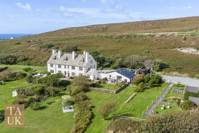 Tan Y Cytiau South Stack Road, Isle Of Anglesey LL65 1YH