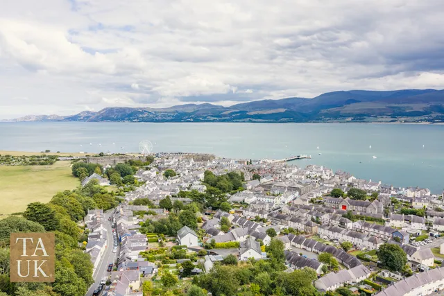 72 Maes Hyfryd, Beaumaris LL58 8HN