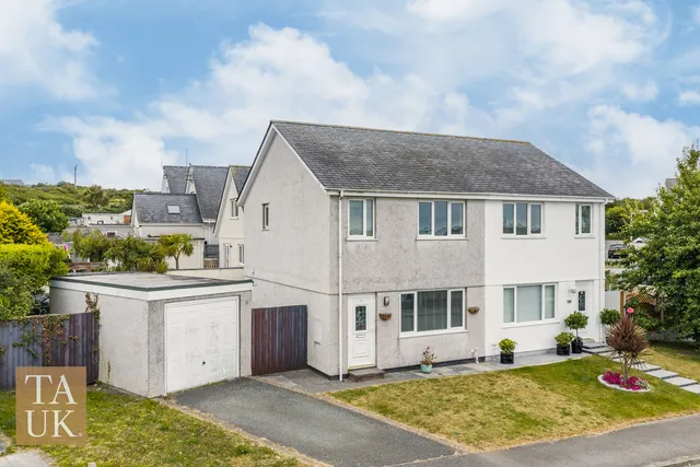 44 Tyn Rhos Estate, Penysarn LL69 9BZ