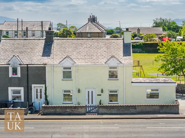 2 Four Crosses, Gaerwen LL60 6DA