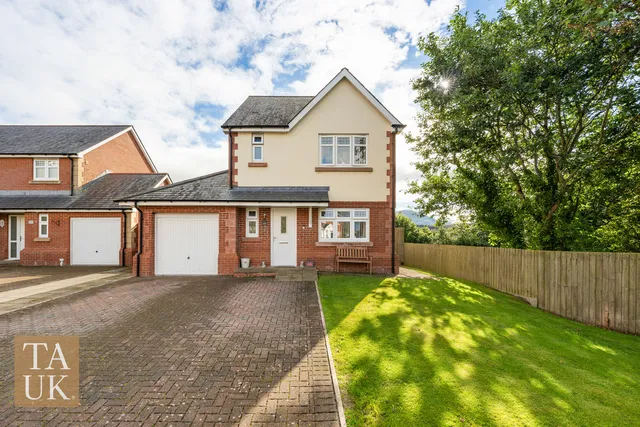 135 Gwel Y Llan, Caernarfon LL55 2SQ