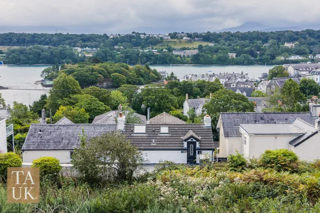 30 Mount Street, Menai Bridge LL59 5BW