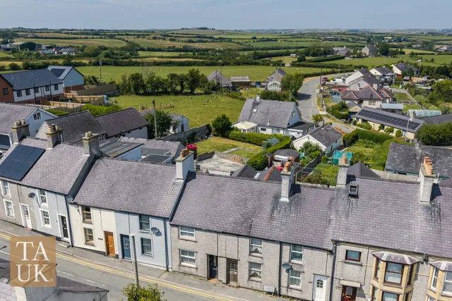 3 Chwaen Terrace, Llannerch-y-medd LL71 7AD