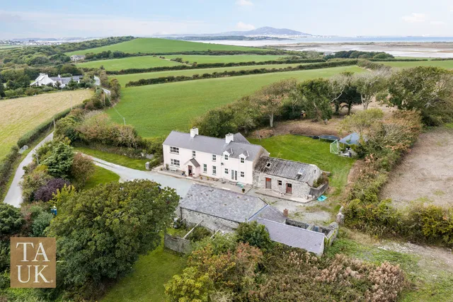 Rallt Farm Gorad, Holyhead LL65 3BT