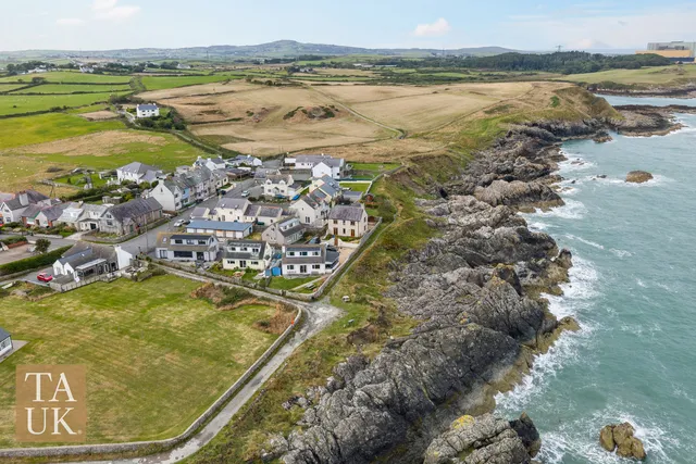Beacon Cottage Cemaes Bay, Anglesey LL67 0HD