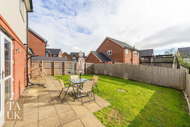135 Gwel Y Llan, Caernarfon LL55 2SQ