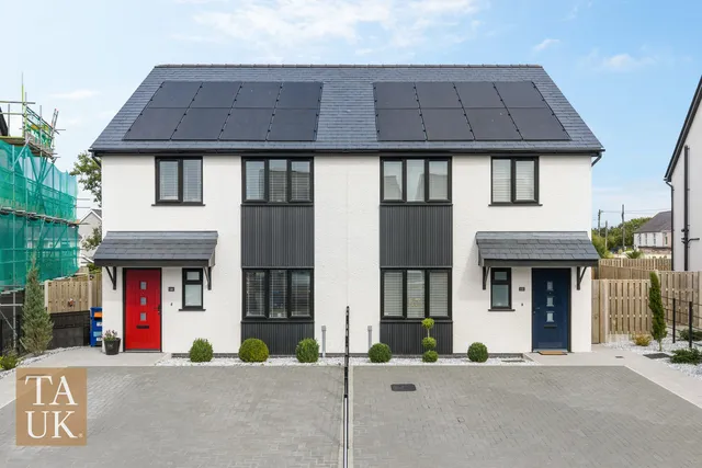 11 Bro Eglwys, Caernarfon LL55 1GA