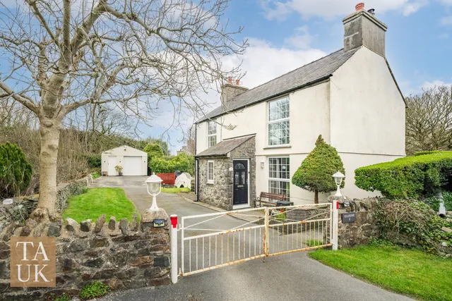 Glandwr, 5 Ffordd Tan Y Bryn, Amlwch LL68 9BD