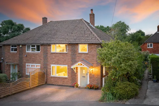 90 Middlemead Road, Leatherhead KT23 3DD