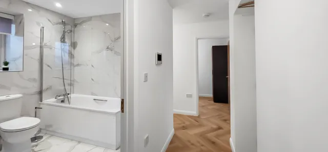 Relaxing 3 Bedroom Family Retreat | Modern Apartment | Pet-Friendly | Balcony | Super Fast WiFi