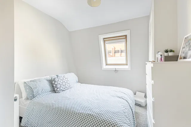 Flat 7, 1b Oak Road, London W5 3SS