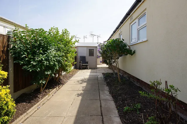 84 Berkeley Vale Park, Gloucestershire GL13 9TG