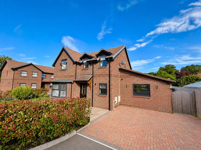 1 Barrington Close, East Cowes PO32 6GX
