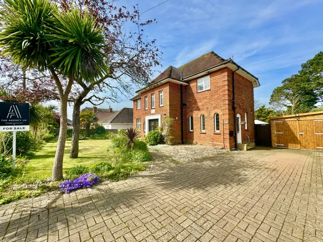 54 The Fairway, Sandown PO36 9EG