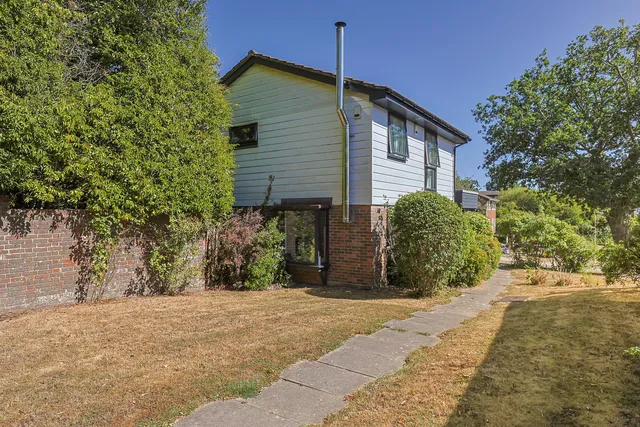 18 Tanyard Avenue, East Grinstead RH19 4LU