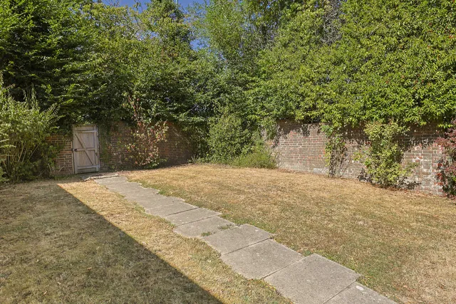 18 Tanyard Avenue, East Grinstead RH19 4LU