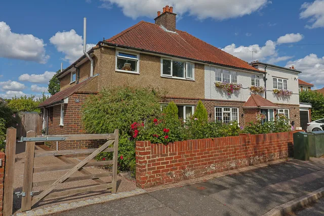 18 Mill Lane, Redhill RH1 3HQ
