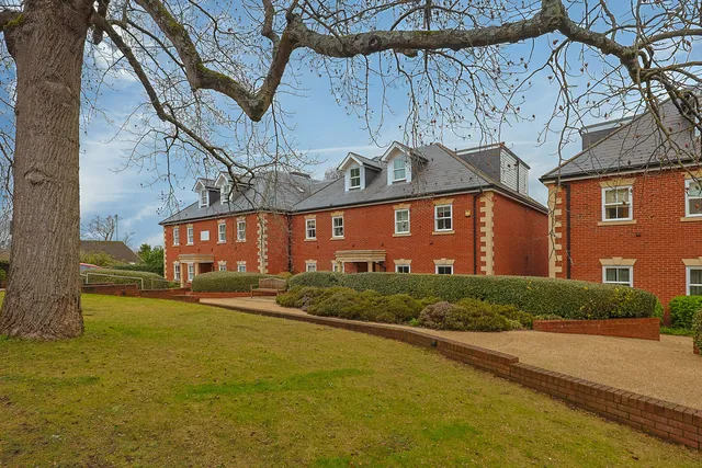 7 West Hill Place West Hill, Oxted RH8 9BU