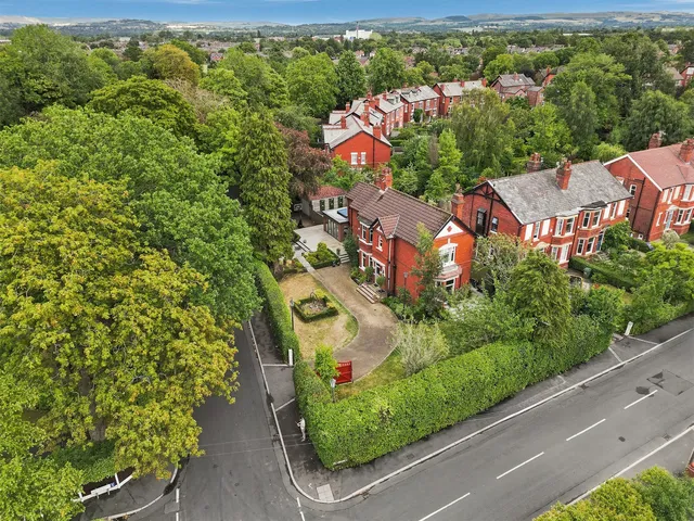 6 The Crescent, Stockport SK3 8SN