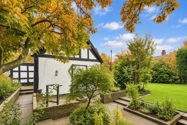 26 Trenchard Drive, Manchester M22 5NA