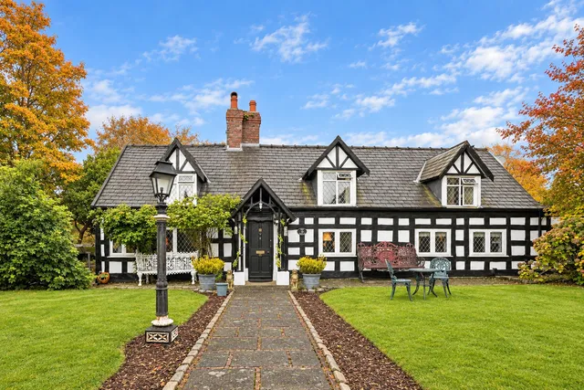 26 Trenchard Drive, Manchester M22 5NA