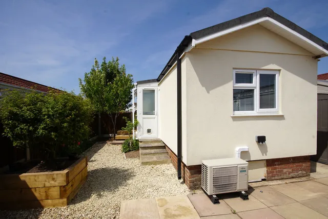 84 Berkeley Vale Park, Gloucestershire GL13 9TG