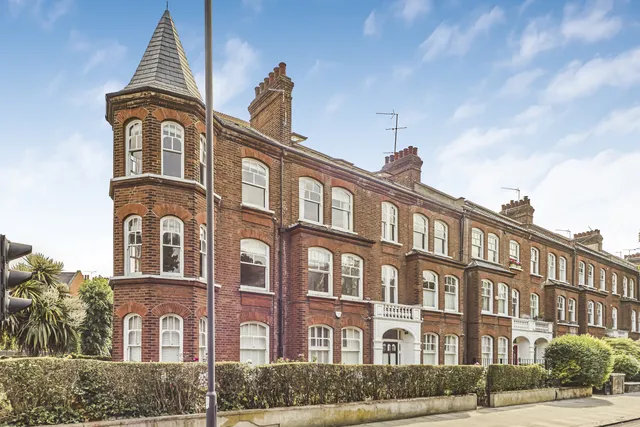 Prince of Wales Drive, London, SW11 4SF
