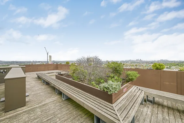 Mapleton Crescent, London, SW18 4GY
