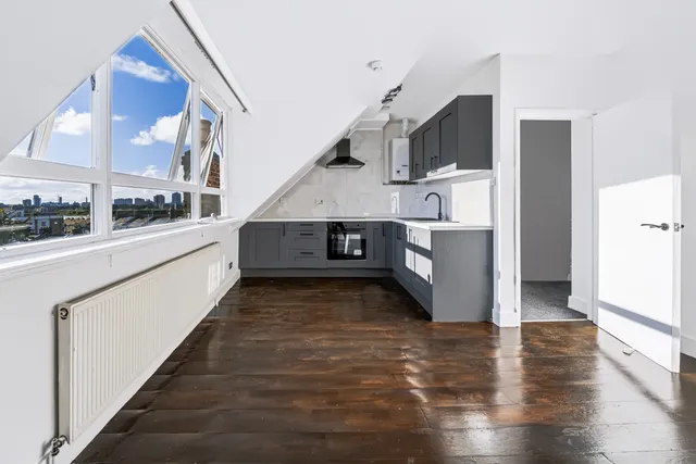 Victoria Rise, London, SW4 0PF