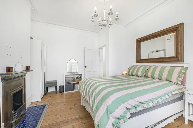 Brightwell Crescent, London, SW17 9AE