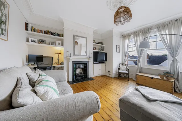 Cecil Mansions, Marius Road, London, SW17 7QN