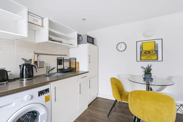 Merton Road, London, SW18 1QY