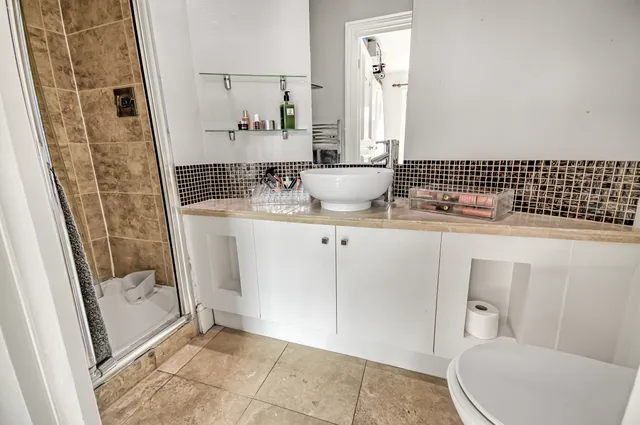 Linden Gardens, London, W2 4EX