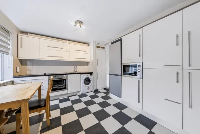 Stroud Crescent, London, SW15 3EL