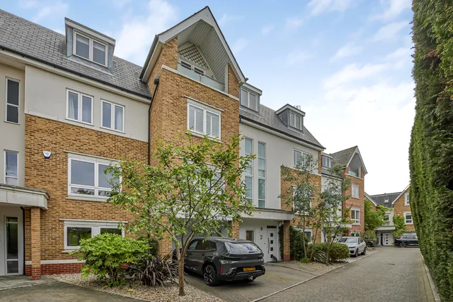 Clavering Place, London, SW12 8DB