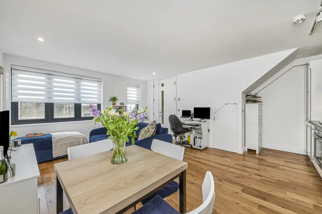 Marmion Mews, London, SW11 5PP