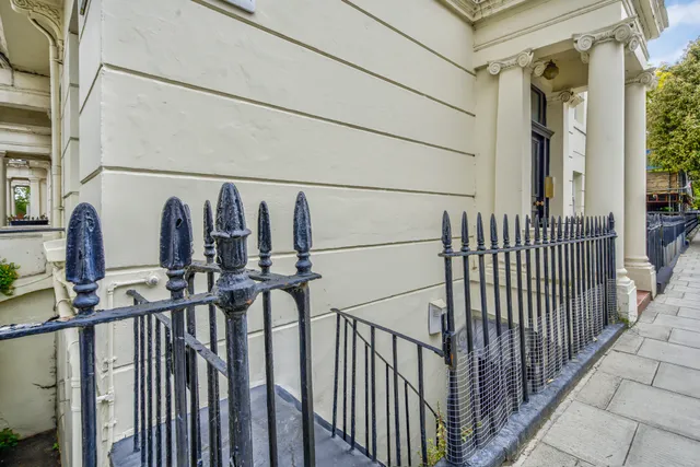 Gloucester Street, London, SW1V 4EG