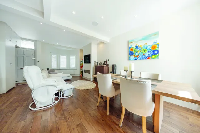 Home Road, London, SW11 3EZ