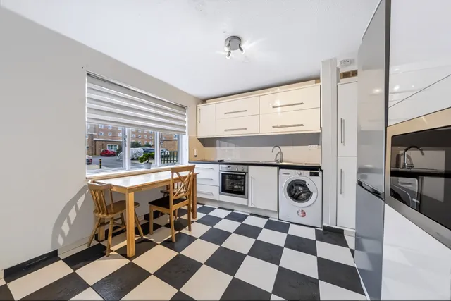 Stroud Crescent, London, SW15 3EL