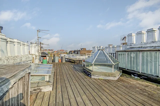 Linden Gardens, London, W2 4EX