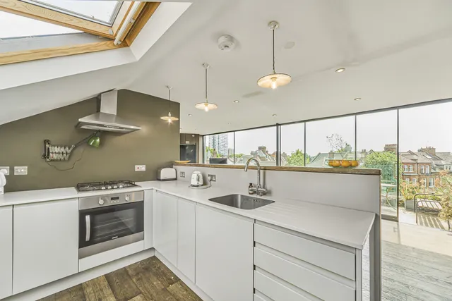 Prince of Wales Drive, London, SW11 4SF
